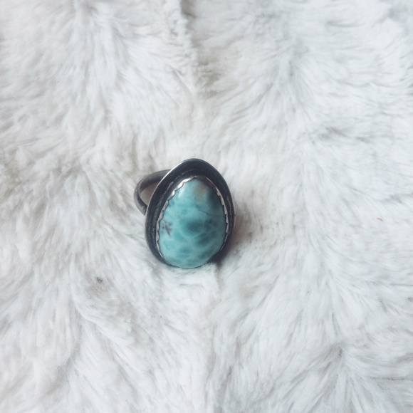 Light blue stone and silver ring - Picture 3 of 4